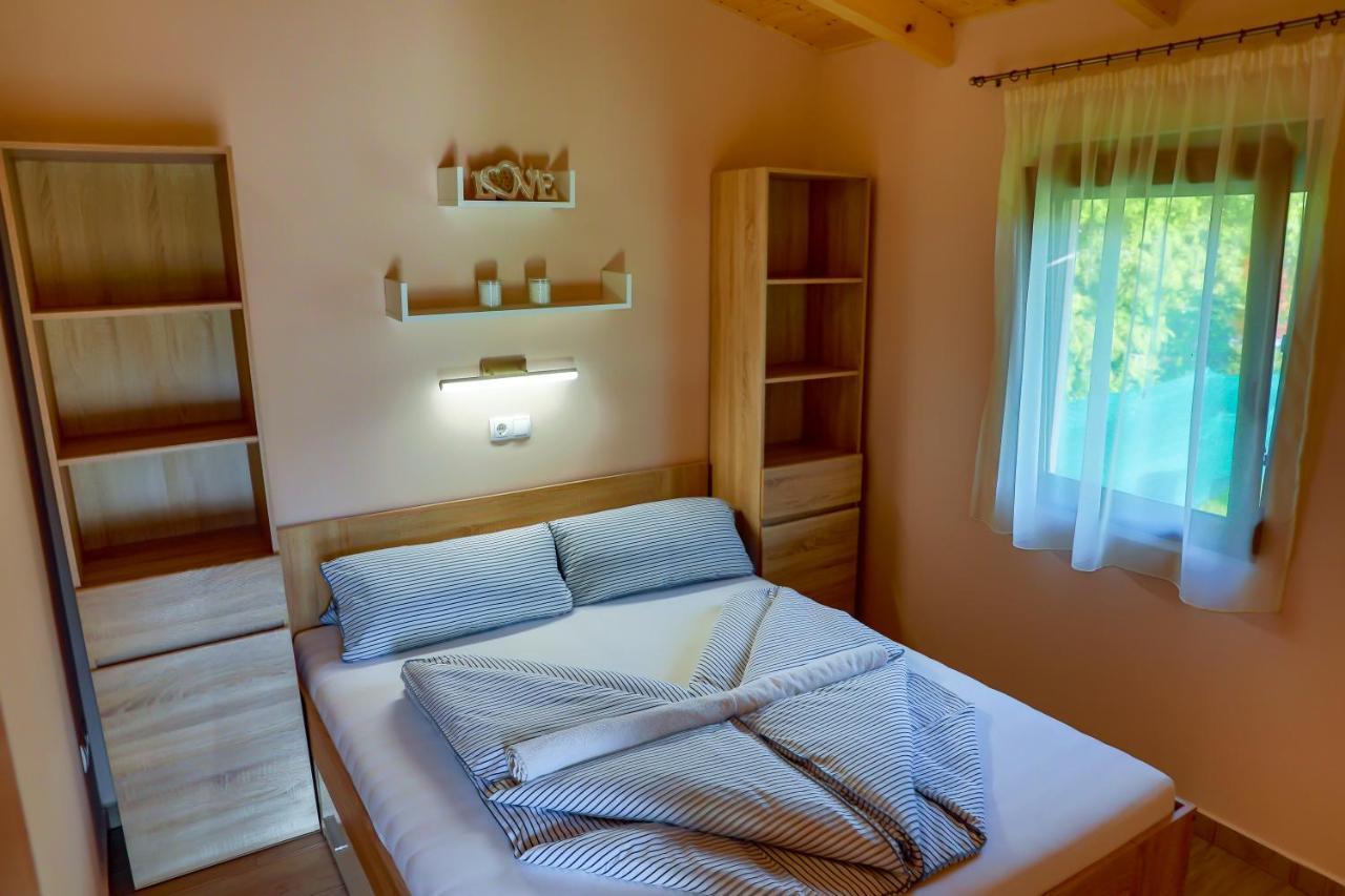 Hullam Nyaralo Apartment Balatonmariafurdo Bagian luar foto