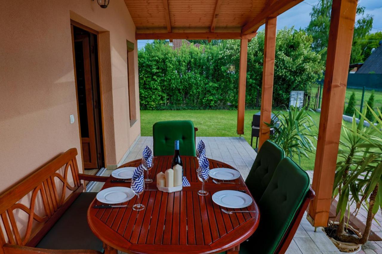 Hullam Nyaralo Apartment Balatonmariafurdo Bagian luar foto
